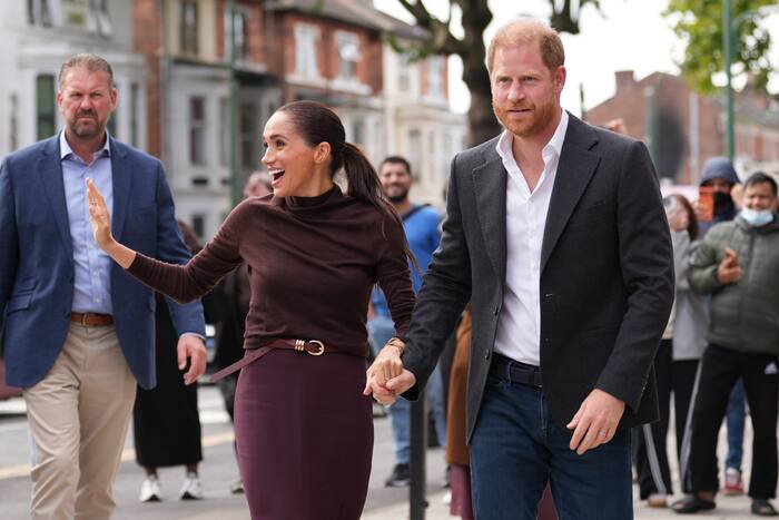 Prince Harry says he wants to work out relationship with brother and father